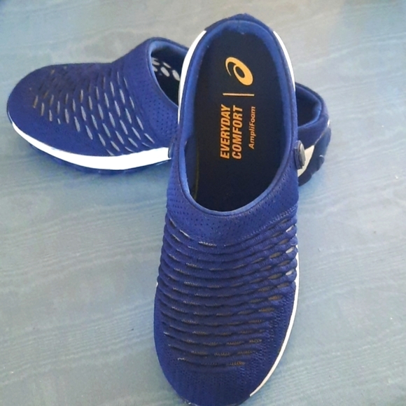 Everyday Comfort Shoes - Womans Everyday Comfort Shoes   40.        Almost New, wore 2 times.